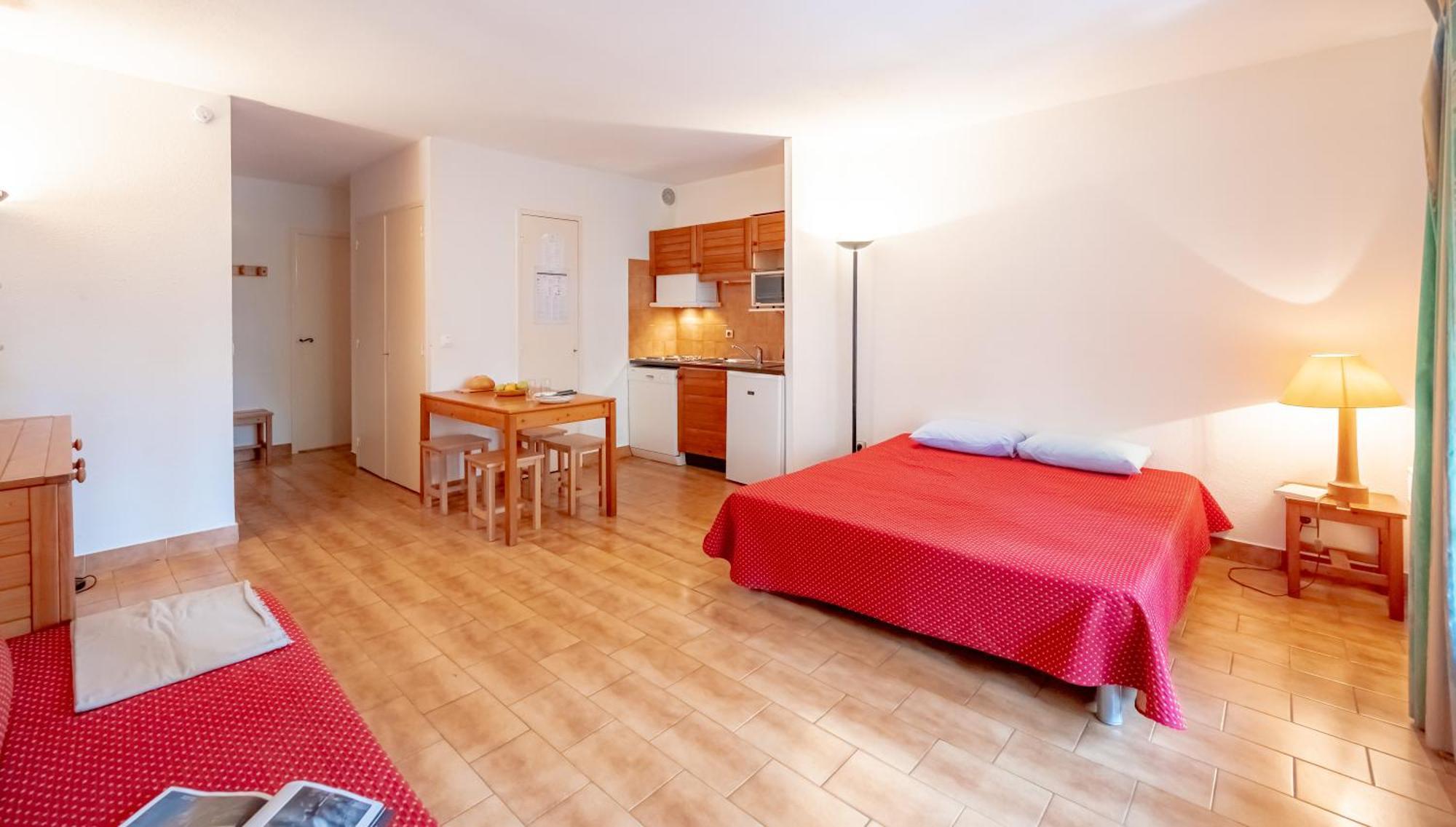 Residence Partenaire Le Domaine De Garlande Кавалере-сюр-Мер Екстериор снимка