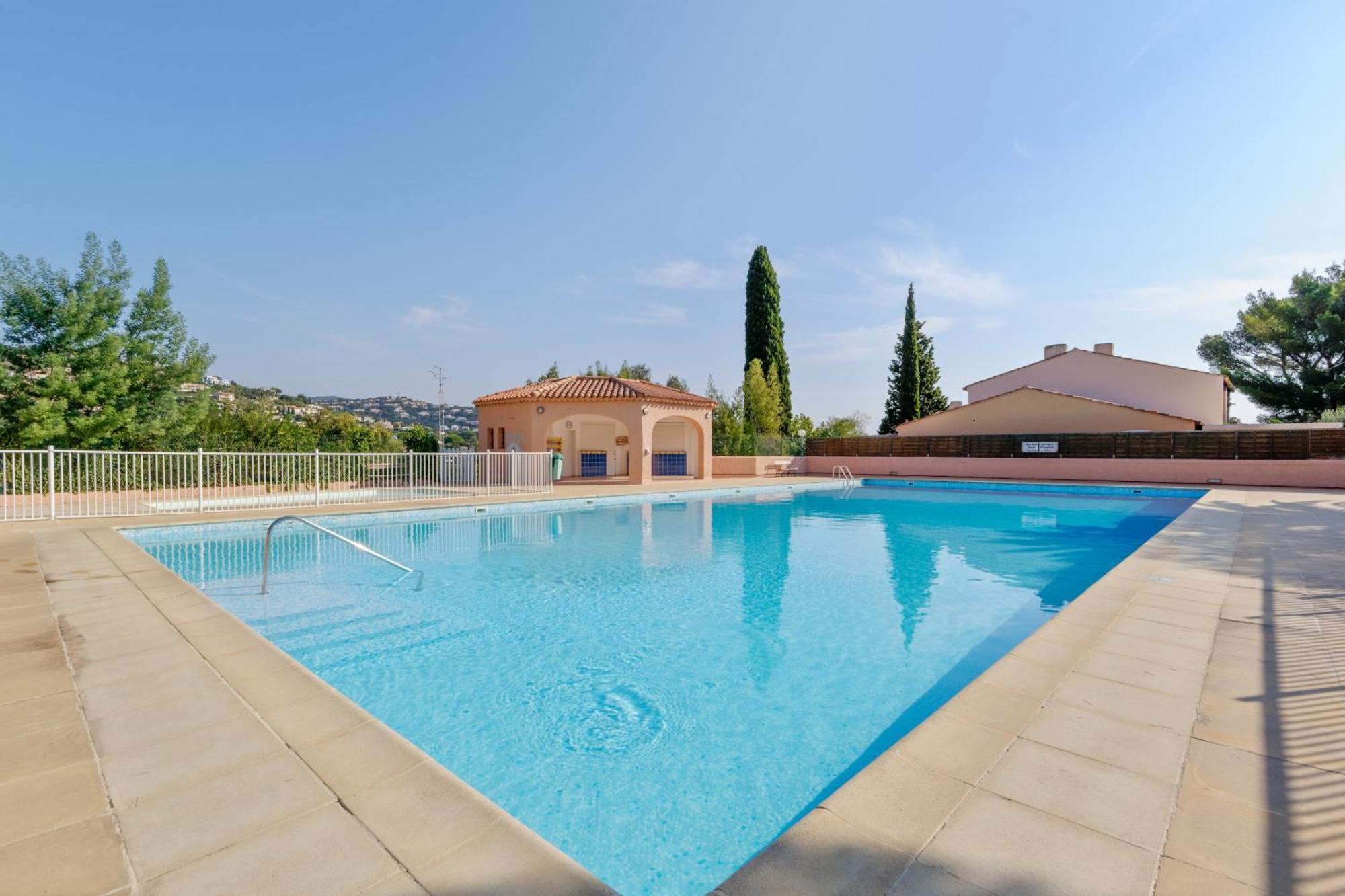 Residence Partenaire Le Domaine De Garlande Кавалере-сюр-Мер Екстериор снимка