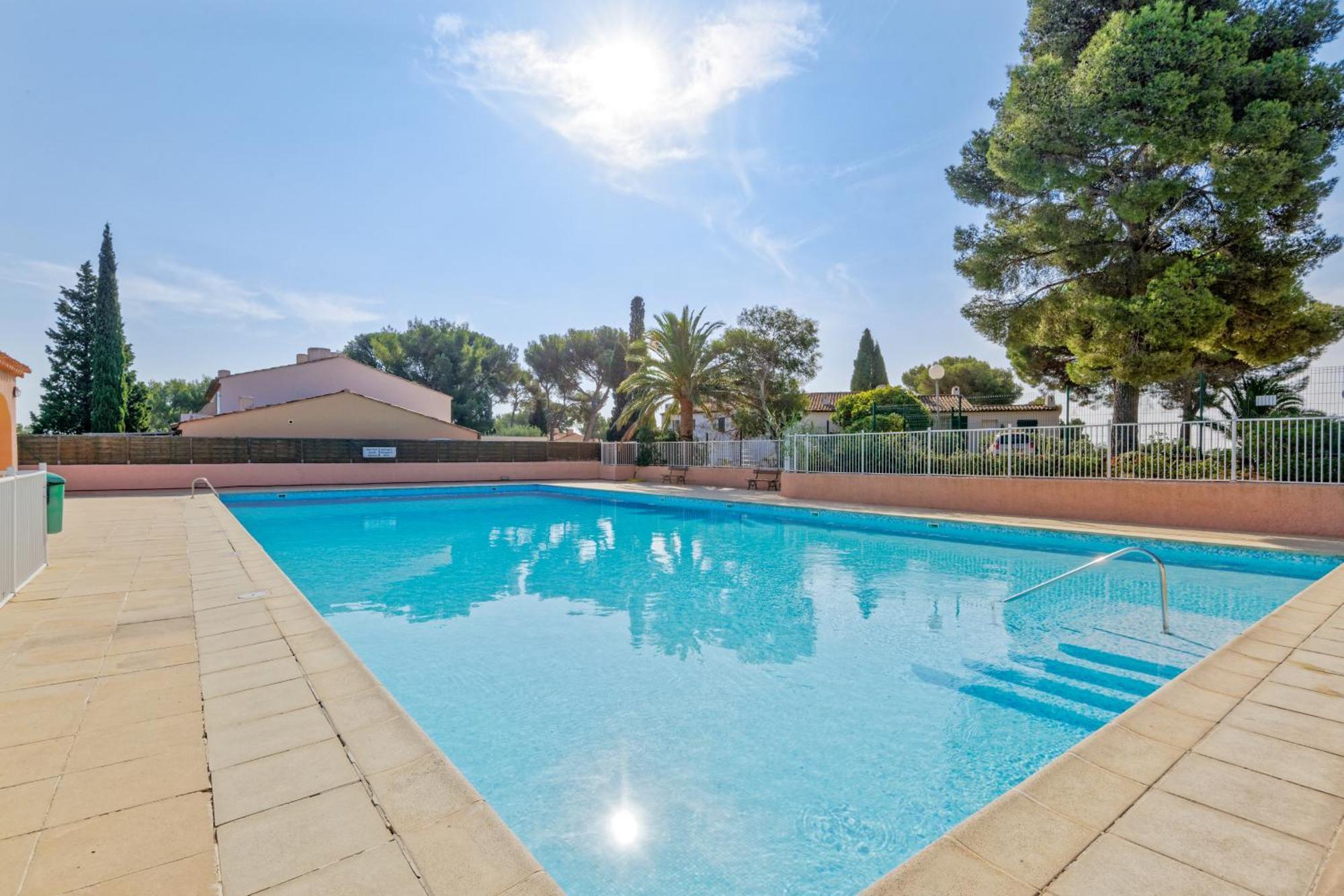 Residence Partenaire Le Domaine De Garlande Кавалере-сюр-Мер Екстериор снимка