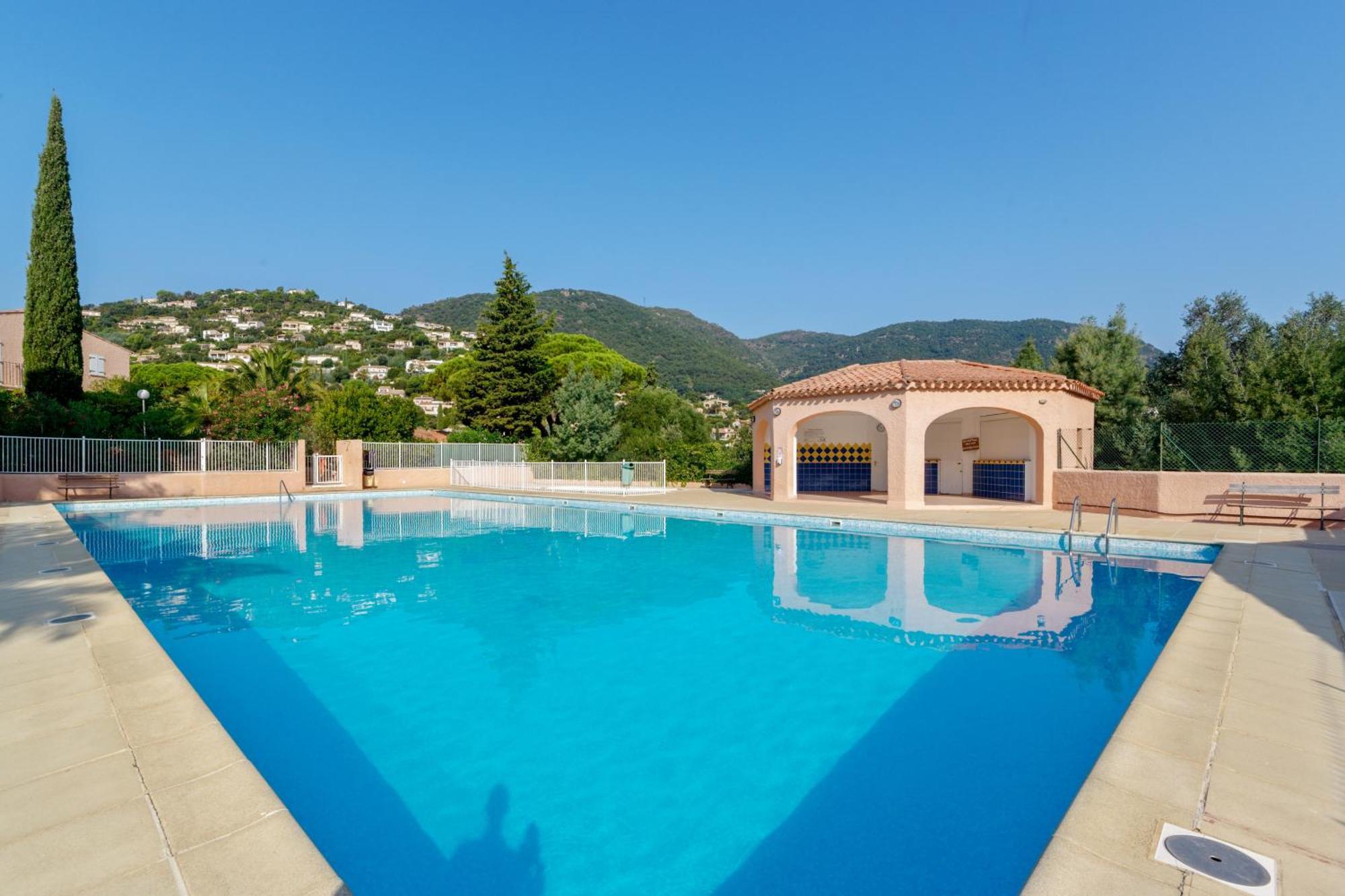 Residence Partenaire Le Domaine De Garlande Кавалере-сюр-Мер Екстериор снимка