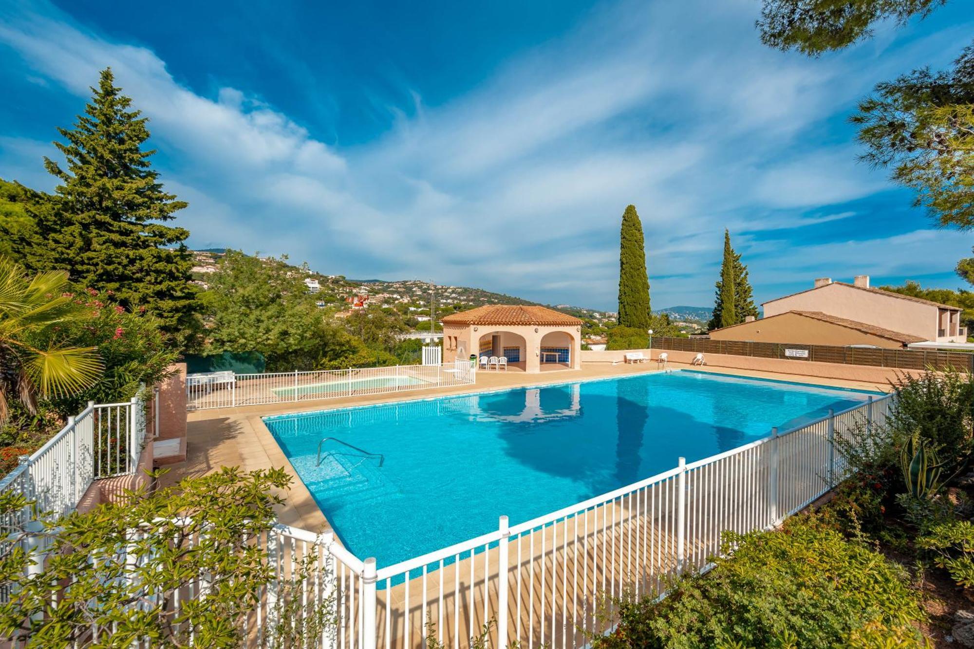 Residence Partenaire Le Domaine De Garlande Кавалере-сюр-Мер Екстериор снимка