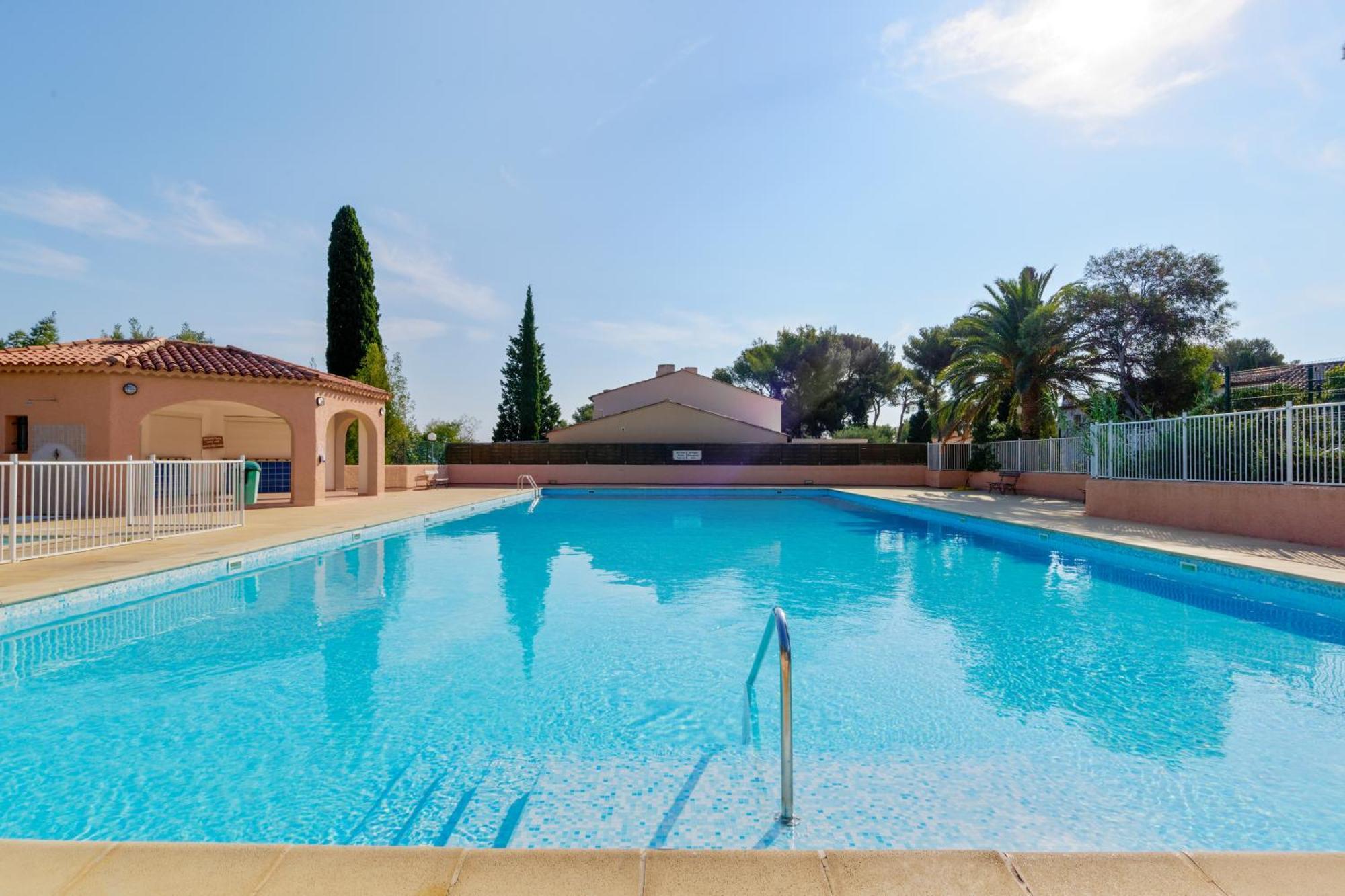 Residence Partenaire Le Domaine De Garlande Кавалере-сюр-Мер Екстериор снимка
