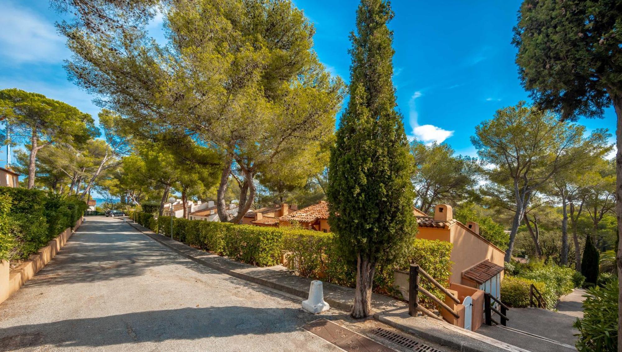 Residence Partenaire Le Domaine De Garlande Кавалере-сюр-Мер Екстериор снимка