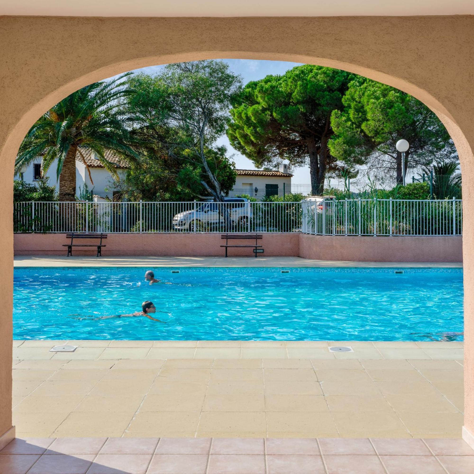 Residence Partenaire Le Domaine De Garlande Кавалере-сюр-Мер Екстериор снимка